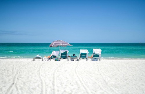 Holmes Beach Hotel | Anna Maria Beach Resort