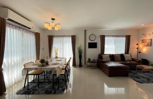 Racha Thewa Villa | AnnaHome89/63@Latkrabang