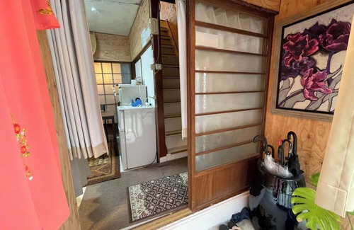 Toyonaka House | AnNam Stay NEW HOTARUGAIKE: 15 minute walk to Osaka Airport (Itami Airport)! 15 minutes to Umeda by train! Two-story, one-group townhouse.