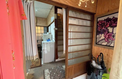 Toyonaka House | AnNam Stay NEW HOTARUGAIKE: 15 minute walk to Osaka Airport (Itami Airport)! 15 minutes to Umeda by train! Two-story, one-group townhouse.