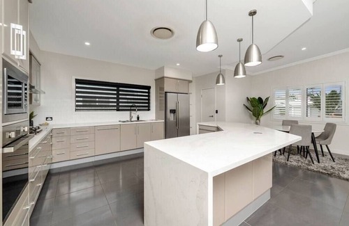 Annandale House | Annandale home with huge pool