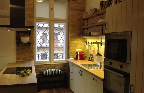 Inner City Budapest Apartment | Annie's Brand New 3 Bedrooms and 3 Bathrooms