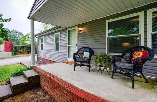 Gentryville House | Another Oasis just 6 miles from Holiday World