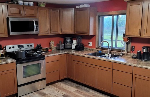 St. Joseph Cabin | Ant’s Waterfront 2 Bdrm Cabin w/Best Sunset View!