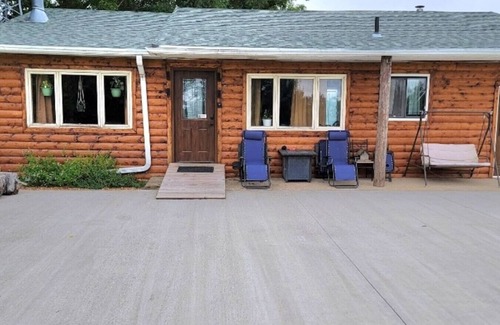 St. Joseph Cabin | Ant’s Waterfront 2 Bdrm Cabin w/Best Sunset View!