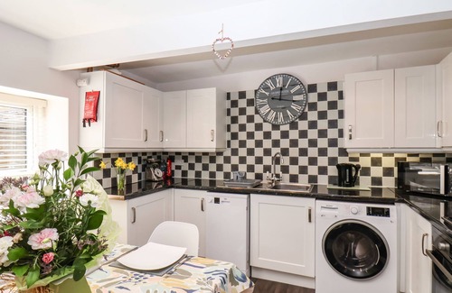 Kirkbymoorside House | ANVIL COTTAGE, pet friendly in Kirkbymoorside