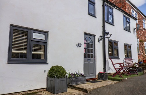 Kirkbymoorside House | ANVIL COTTAGE, pet friendly in Kirkbymoorside