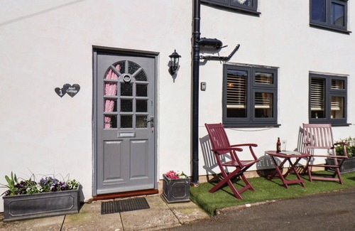 Kirkbymoorside House | ANVIL COTTAGE, pet friendly in Kirkbymoorside