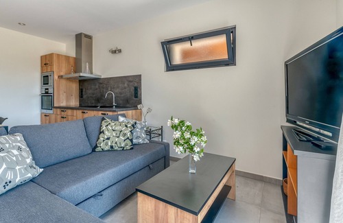 Saint-Pancrasse Apartment | Apartment "La Source Amélie" with Mountain View, Terrace and Private Garden.