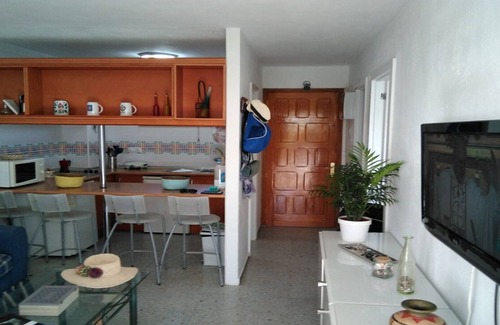 Playa del Aguila Apartment | Apartment next to the sea. Swimming pool. Peace and Tranquility. Wifi.