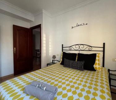 Sardina Apartment | APARTAMENT SARDINA NEAR THE BEACH WITH POOL AND WIFI e