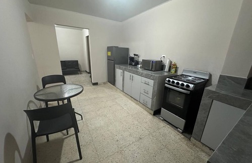 Tegucigalpa Apartment | Apartamento 2 habitaciones, Tegucigalpa, Lavandería, AC, Wifi, Netflix, garaje.