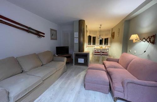 Pradollano Apartment | Apartamento Ameto en la plaza Pradollano"Junto al telecabina Borreguiles"