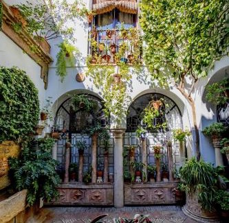 San Basilio Apartment | Apartamento con patio cordobés en San Basilio & Parking