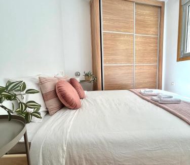 Cangas Apartment | Apartamento Enseñanza - Kid Friendly