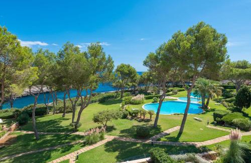 Cala Marcal Apartment | APARTAMENTO "JARDI DEL REI COLAU" con piscinas y vistas al mar, 100m de la playa Cala Marsal