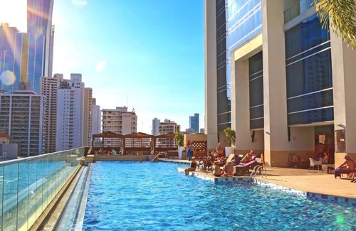Panama City Apartment | Apartamento Moderno y Central de 2 Habitaciones Gratis Desayuno, Piscina y Gym