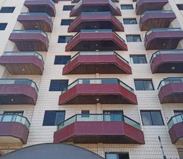 Mongagua Apartment | Apartamento pé na areia com sacada e garagem 2 banheiros