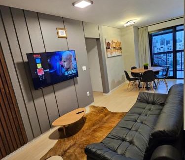 Centro Apartment | Apartamento Suíte e 1Q Premium Centro com Piscina, Academia e Garagem