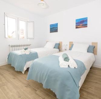 Ares Apartment | Apartamentos turísticos Praia de Seselle, terraza y jardín a un paso de la playa