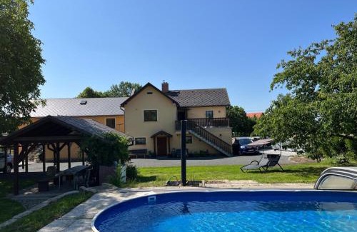 Troskovice Apartment | Apartmány Žlutý dům