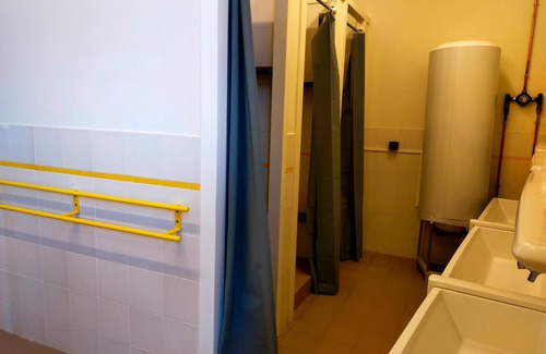 Saint-Geoire-en-Valdaine House | Apartment 'Chambre 3 - La Suite Bleue' with Shared Terrace and Garden