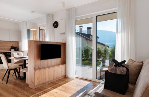 Termeno Sulla Strada del Vino Apartment | Apartment 'Anna' with Mountain View, Wi-Fi and Air Conditioning