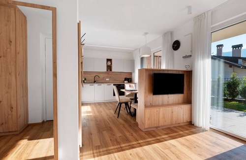 Termeno Sulla Strada del Vino Apartment | Apartment 'Anna' with Mountain View, Wi-Fi and Air Conditioning