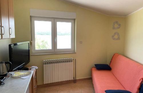 Jadrtovac Apartment | Apartman Luka