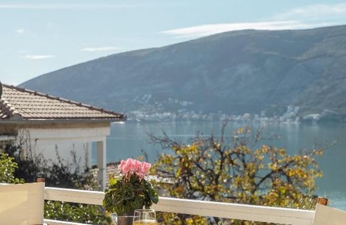 Topla House | Apartmani Vico