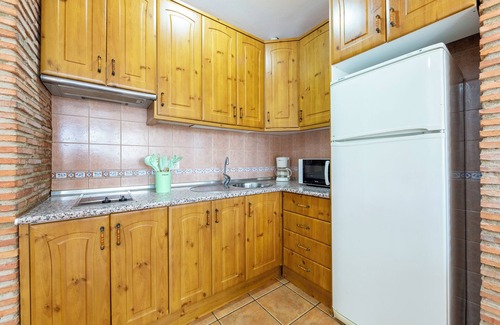 El Pozo de los Frailes Apartment | Apartment 'Maracas 1' with Shared Terrace and Air Conditioning