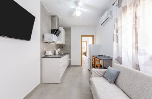 Fernan Perez Apartment | Apartment '1 Habitación' with Mountain View, Wi-Fi and Air Conditioning