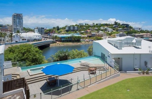 South Townsville Apartment | Apartment 1002 | River & Stadium Views