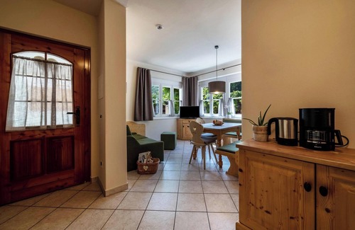 Nalles Apartment | Apartment "1SZ PinkLady Kreuzwegerhofnals" with Mountain View, Pool, Balcony & Garden