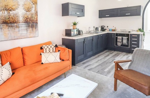 Grimsby Apartment | APARTMENT 2, family friendly, with a garden in Grimsby