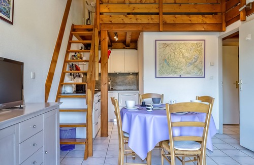 Saint-Jorioz Apartment | Apartment 200m from lake. Fitted to high standard. Mountain views, large balcony