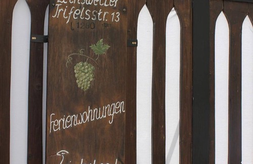 Leinsweiler Apartment | Apartment 3 - Feriengut drinking stork