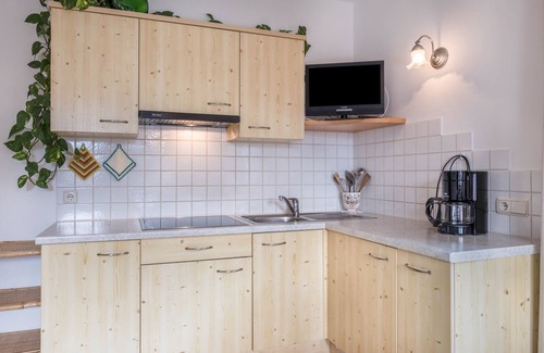 Ultimo Apartment | Apartment 'Adlerhorst Rotkehlchen' with Balcony, Shared Garden and Wi-Fi