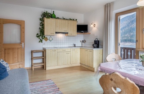 Ultimo Apartment | Apartment 'Adlerhorst Rotkehlchen' with Balcony, Shared Garden and Wi-Fi