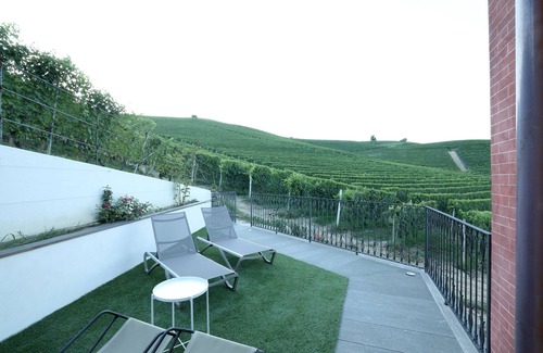 Barolo Apartment | Apartment Alba 4 in Villa Giobatta