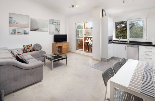 Caleta de Velez Apartment | Apartment 'Apartamento Baviera Golf 002' with Sea View, Shared Pool and Private Terrace