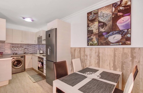 Arico Apartment | Apartment Apartamento Porís close to the Beach with Shared Pool & Wi-Fi