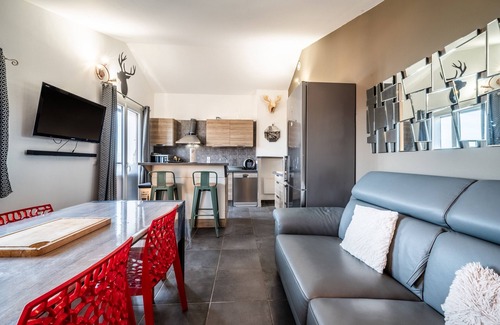 Allinges Apartment | Apartment 'Appartement Coté Lac' with Lake View, Air Conditioning