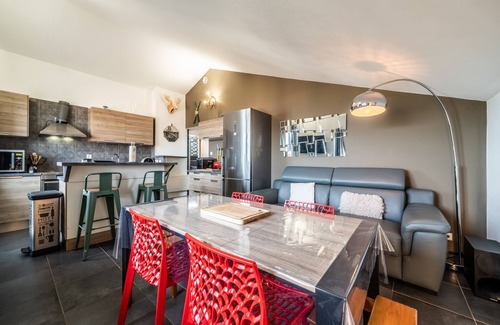 Allinges Apartment | Apartment 'Appartement Coté Lac' with Lake View, Air Conditioning