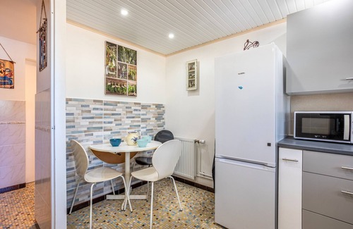 Challans Apartment | Apartment 'Appartement Entre Mer Et Marais' with Shared Terrace, Wi-Fi and Air Conditioning