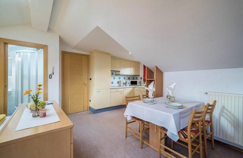 Salonetto Apartment | Apartment "Bozen" with Mountain View, Wi-Fi, Balcony & Garden