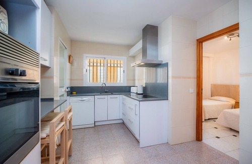Puerto de Pollensa Apartment | Apartment 'Can Vidal Des Port' with Sea View, Private Terrace and Wi-Fi