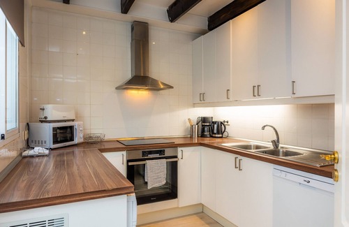 Moscari Apartment | Apartment 'Can Roses' with Private Terrace, Wi-Fi and Air Conditioning