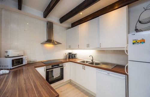 Moscari Apartment | Apartment 'Can Roses' with Private Terrace, Wi-Fi and Air Conditioning