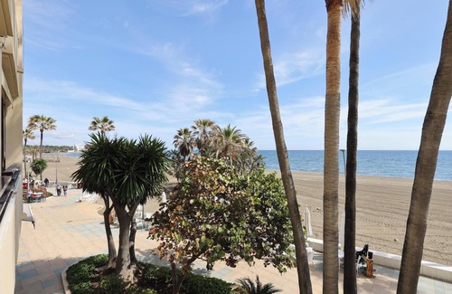 Estepona Apartment | "Apartment- Car included" At the Beach with Sea View, Pool, Wi-Fi, A/C & Balcony